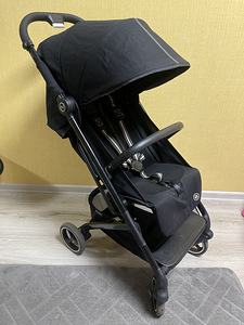Cybex Beezy Moon Black прогулочная коляска (2 фото из 5)