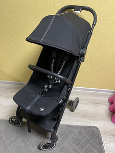 Cybex Beezy Moon Black прогулочная коляска (3 фото из 5)