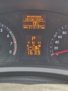 Toyouta Avensis 2013 (11 foto / 13)