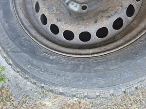 195/65R15 шипованные шины Hankook Rs2 на стальных дисках 5x112 (8 фото из 10)