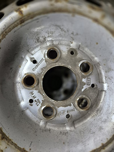 215/65C r16 шипованные шины 5x112 на дисках Mercedes Benz Vito (9 фото из 10)