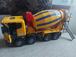 Bruder Scania seguauto (5 foto / 5)