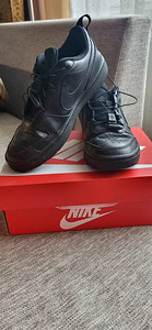 Nike court borough low 35.5s. (1 foto / 5)