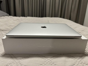 Apple MacBook Pro (13-inch, M2, 2022) (3 foto / 3)