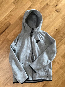 Кофта nike для детей 12-13 лет (1 фото из 3)