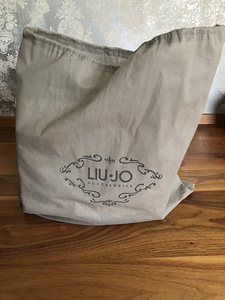 Продам новую белую сумочку Liu Jo оригинал (2 фото из 4)