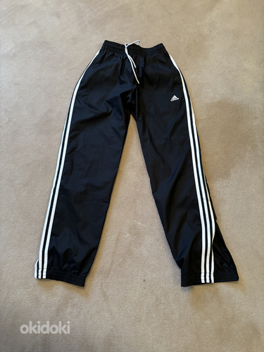 Müüa uued Adidas püksid vihmas.ilmadeks ,tuule ja veekindl.