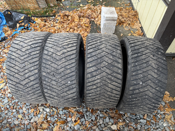 275/40/20 зимние шины Goodyear