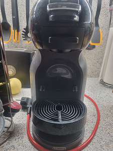 Dolce gusto kohvimasin+alus+kapslid (2 foto / 2)