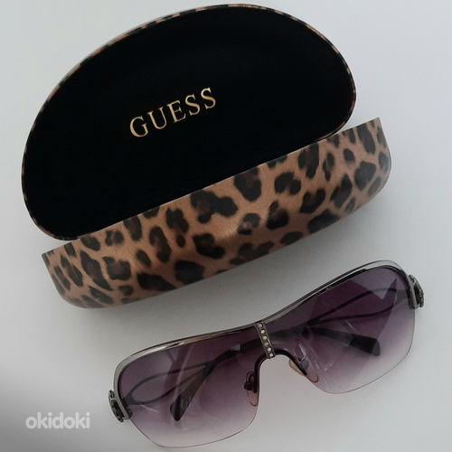 Солнечные очки с чехлом Guess (фото #1)
