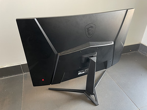Msi 27” Curved FHD 144hz (2 foto / 2)