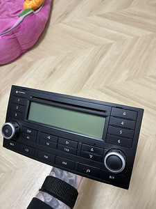 Müüa VW Multivan T5 originaal raadio. (1 foto / 2)