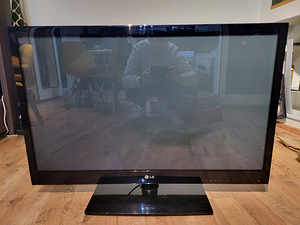 Плазменный телевизор LG 42 дюйма (1 фото из 3)