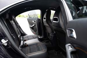 Mercedes-Benz CLA200 2014 (9 foto / 15)