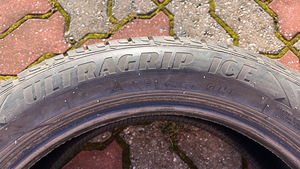 GoodYear ULTRAGRIP ICE 235/50R19 (4 foto / 6)