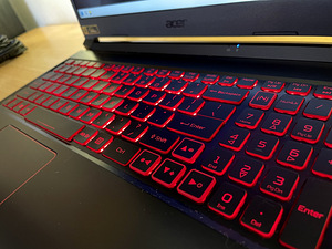 Acer Nitro 5(R7-4800H 8C/16T,GTX1650Ti,24GB RAM,512GB SSD) (4 foto / 7)
