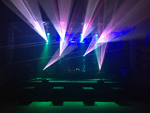 Müüa 4tk LED 230W Spot Beam Moving Headi (3 foto / 7)