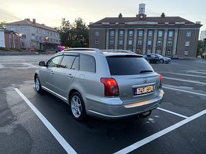 Toyota avensis (4 foto / 5)