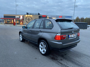 BMW X5 (5 foto / 8)