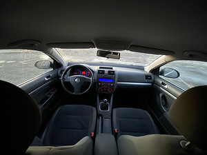 Volkswagen Jetta (8 фото из 9)