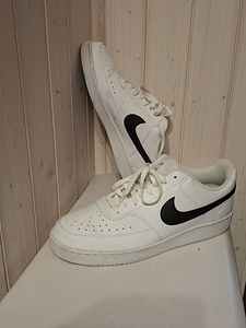 Кроссовки Nike (1 фото из 3)