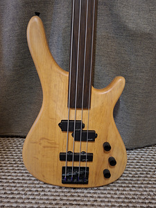 Безладовый бас Stagg Fusion (3 фото из 5)