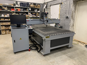 Uus CNC freespink 1300*2500 (1 foto / 1)
