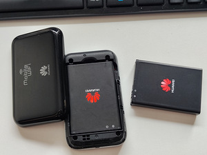 Карманный роутер Huawei E5377T. Две батареи. (3 фото из 4)