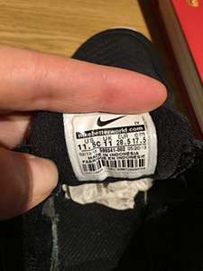 Кроссовки Nike (3 фото из 3)