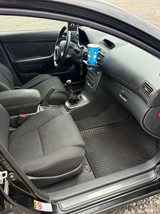 Toyota Avensis (6 foto / 8)