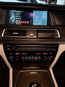 BMW 740d (13 фото из 15)