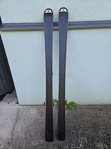 Müüa kasutatud laste ATOMIC mäesuusad . (4 foto / 4)