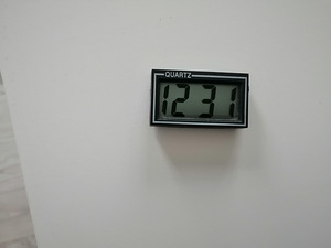 Digitaalne LCD termomeeter hügromeeter+kell. (7 foto / 8)