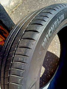 MICHELIN suverehvid 225/50 R18 95V — Premium mugavus (1 foto / 3)