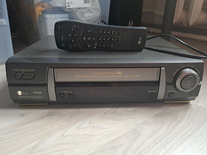 Видеомагнитофон LG VHS с пультом дистанционного управления
