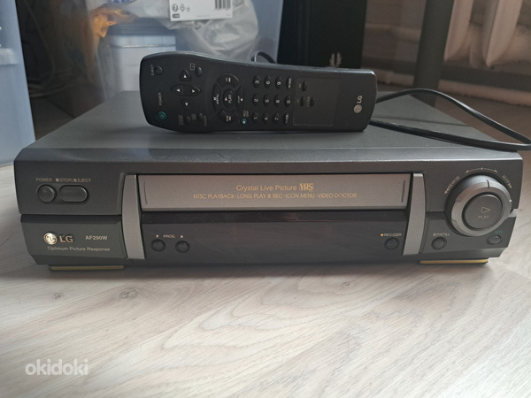 Видеомагнитофон LG VHS с пультом дистанционного управления (фото #1)