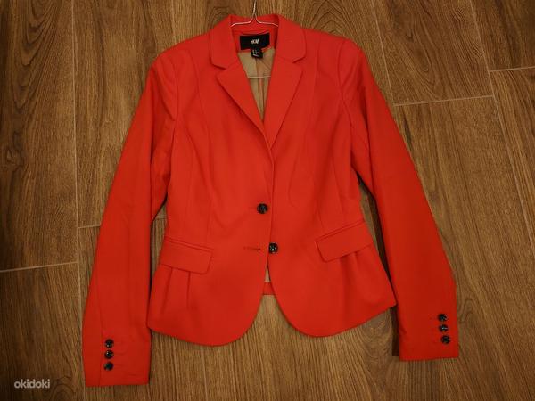 Продам приличную красную женскую куртку (размер 36, H&M) (фото #1)