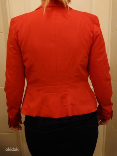 Продам приличную красную женскую куртку (размер 36, H&M) (фото #3)