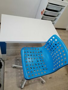 Детский стол+кресло (2 фото из 4)