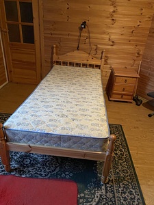 Uus täispuidust voodi koos madratsiga (1 foto / 2)