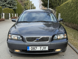 Volvo V70 2.4D 96kw 2004 (7 foto / 12)