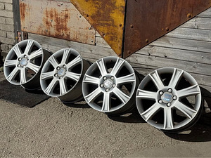 5x112 R17 Seat Оригинал (2 фото из 3)