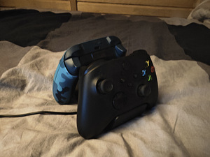 Xbox серии X, 2 консоли, аккумуляторы/батарейки, Game pass 2 (4 фото из 4)
