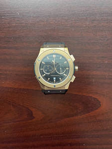 Часы Hublot (2 фото из 5)
