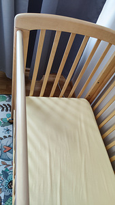 Troll võrevoodi, madrats ja madratsi kaitse, uued linad (2 foto / 3)
