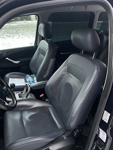 Ford Galaxy (7 фото из 10)
