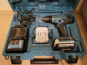 Makita DF347D (двигатель сгорел) + 2 аккумулятора + зарядное устройство (1 фото из 8)