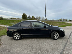 Honda Civic 1.8 бензин 103kw (6 фото из 15)