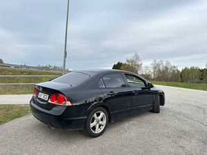 Honda Civic 1.8 бензин 103kw (9 фото из 15)