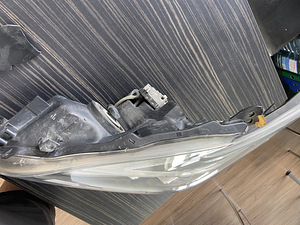 Toyota Prius esituli (3 foto / 8)